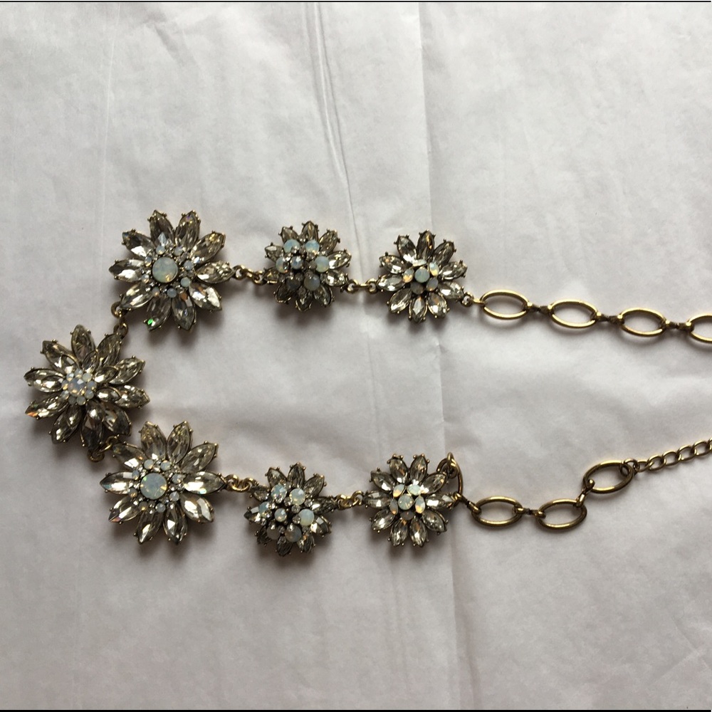 Ladies flower opalescent necklace